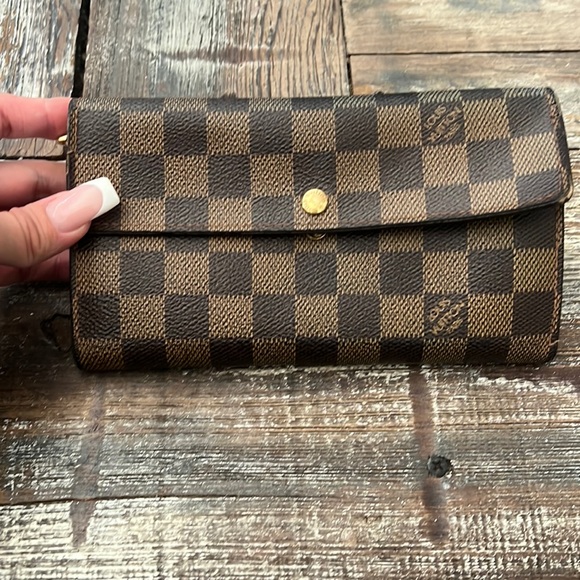 Louis Vuitton Damier Ebene Pattern Sarah Wallet - Picture 1 of 10